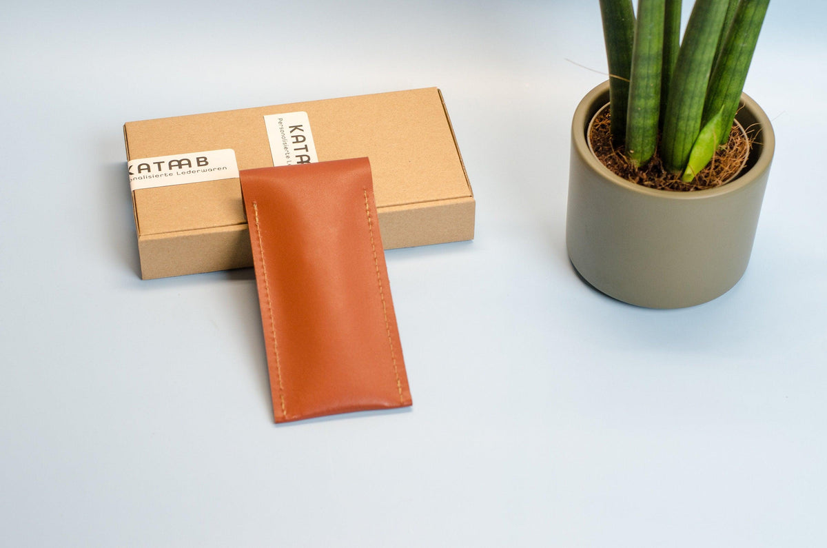 Leder Stiftetui in Orange – Handgefertigt in Berlin | Geschenk für Schreibliebhaber | KATAAB
